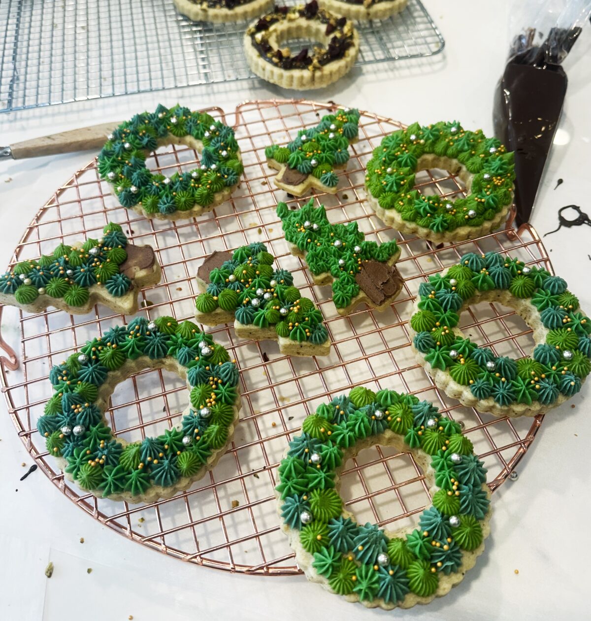 vanilla and pistachio shortbread cookies with buttercream frosting